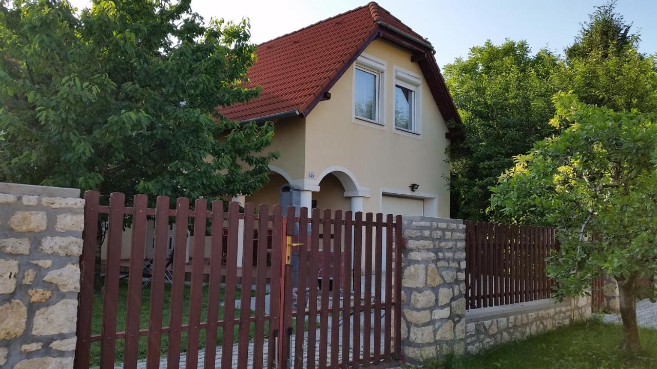 Grand Apartmanhaz Gyenesdiás Buitenkant foto