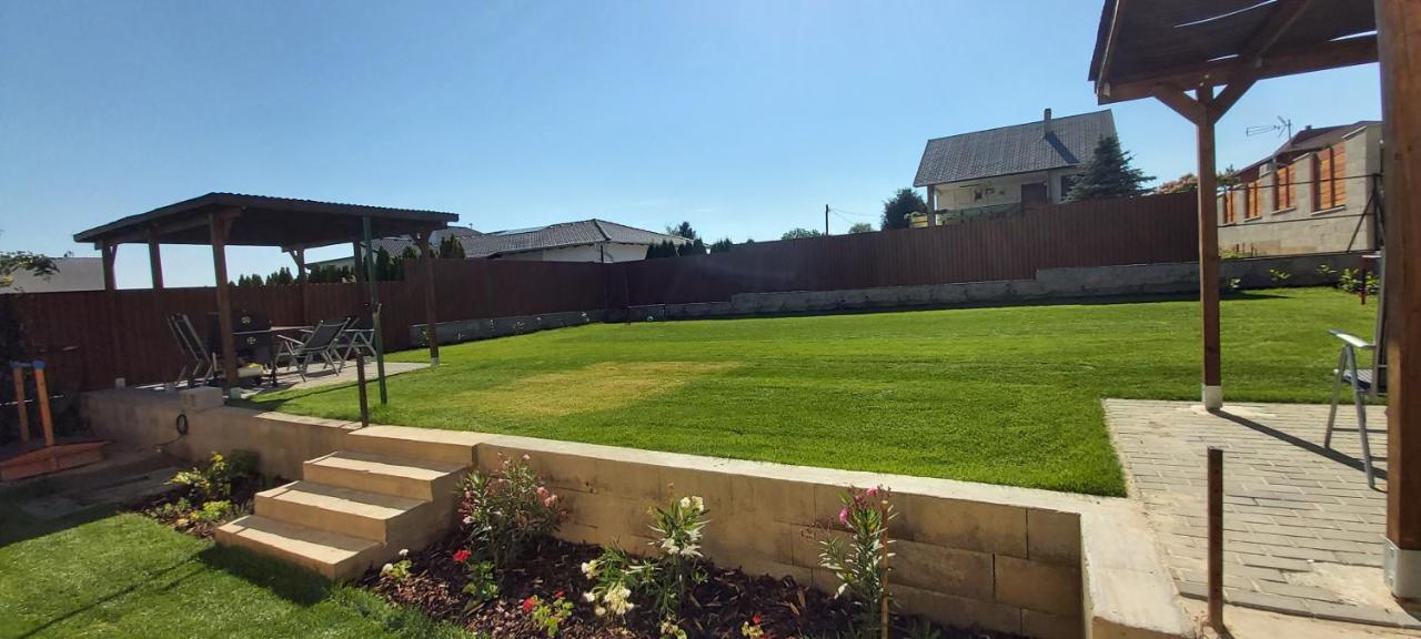 Grand Apartmanhaz Gyenesdiás Buitenkant foto