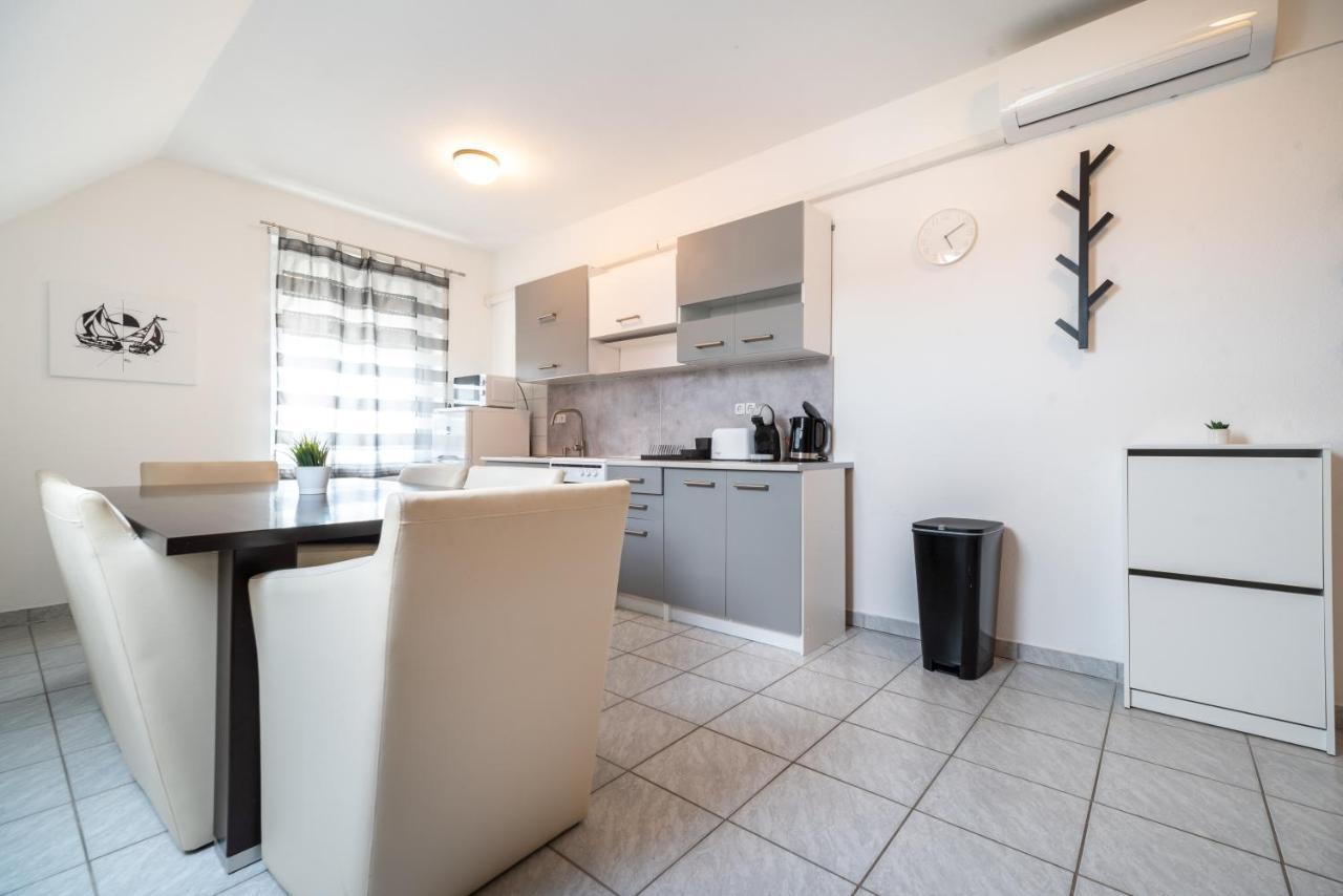 Grand Apartmanhaz Gyenesdiás Buitenkant foto