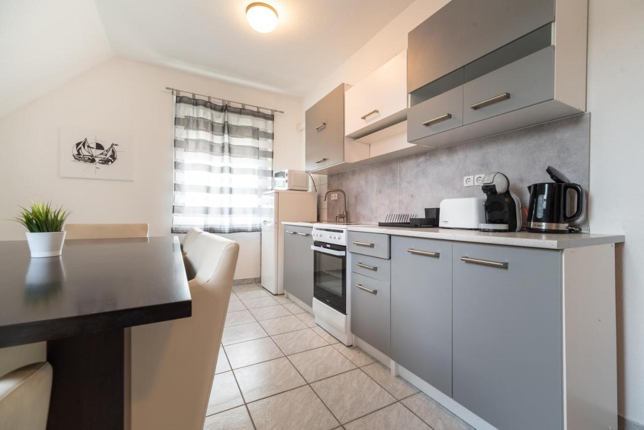 Grand Apartmanhaz Gyenesdiás Buitenkant foto