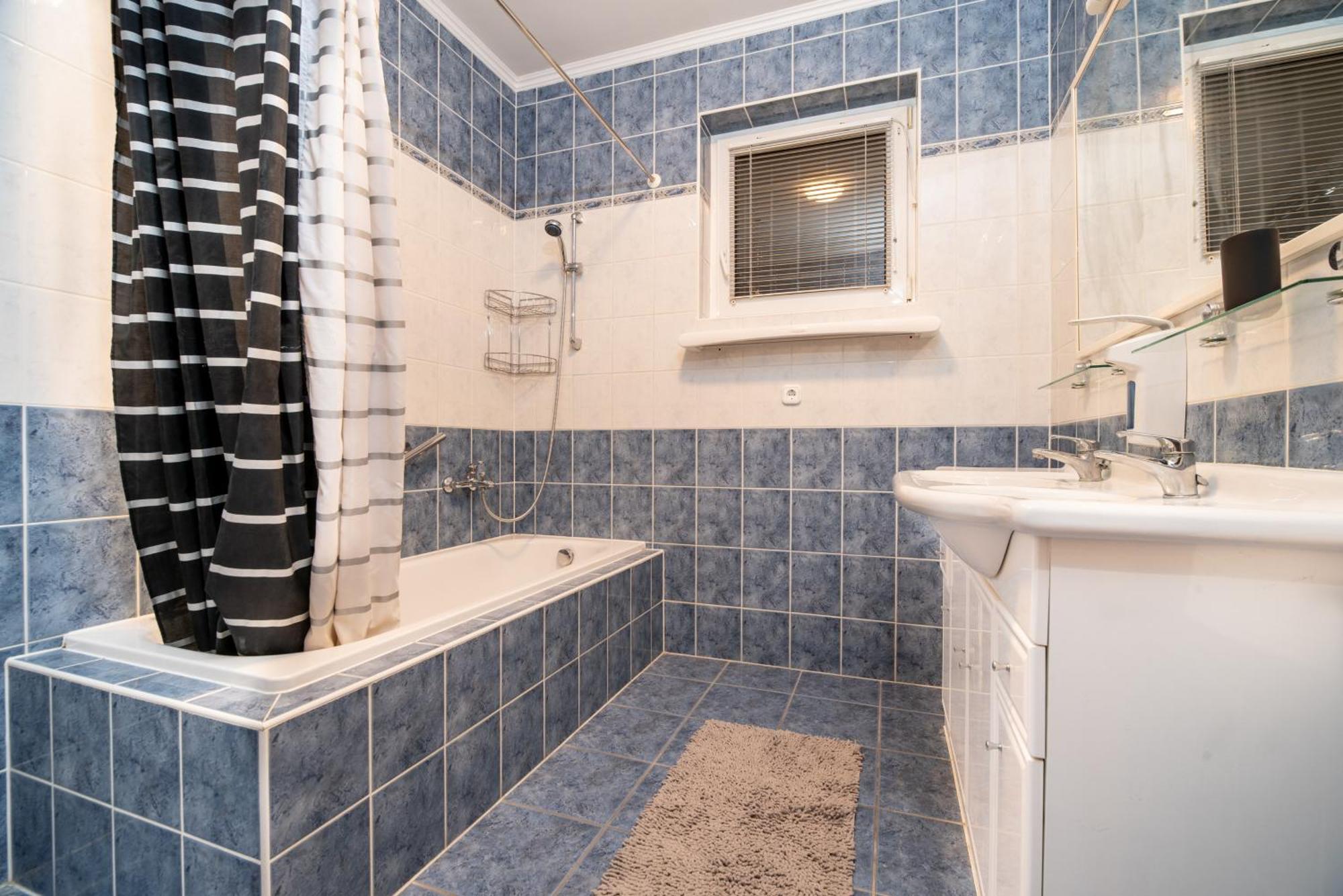 Grand Apartmanhaz Gyenesdiás Buitenkant foto