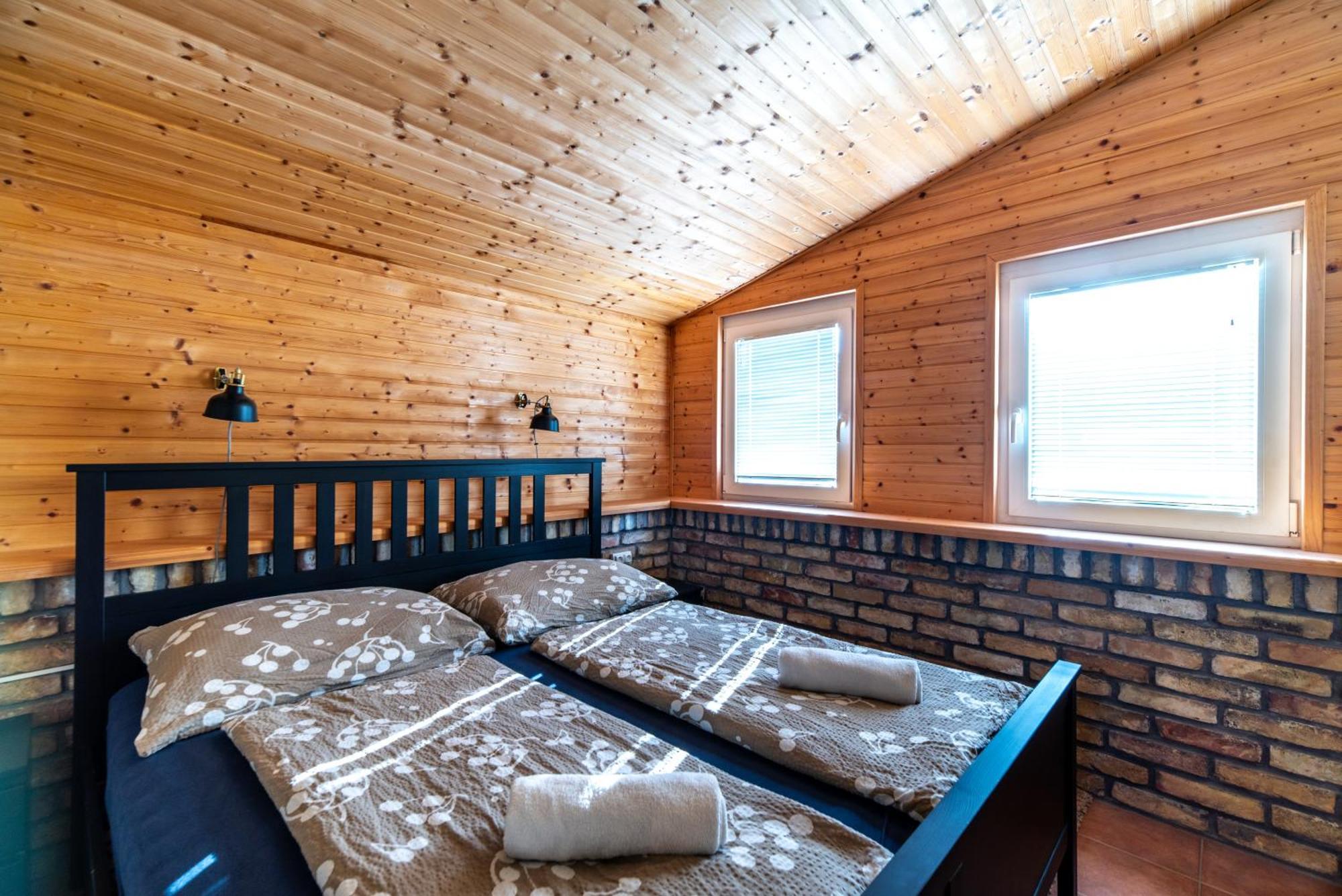 Grand Apartmanhaz Gyenesdiás Buitenkant foto
