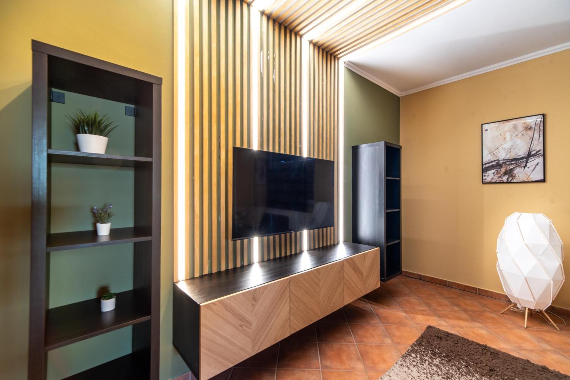 Grand Apartmanhaz Gyenesdiás Buitenkant foto
