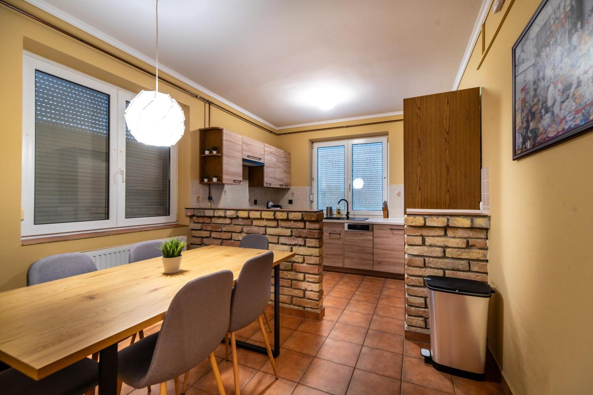 Grand Apartmanhaz Gyenesdiás Buitenkant foto