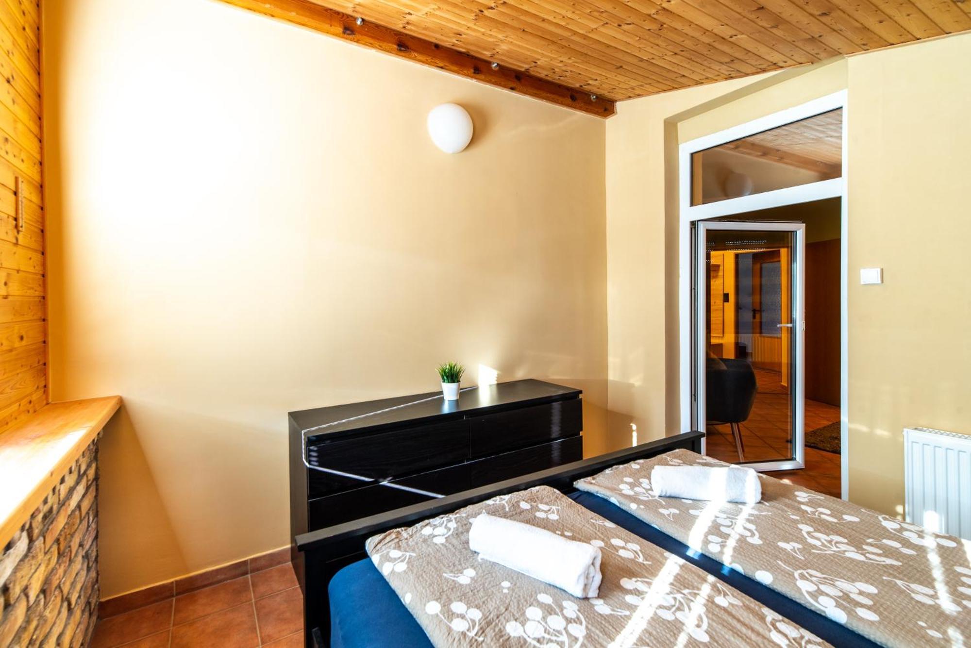 Grand Apartmanhaz Gyenesdiás Buitenkant foto